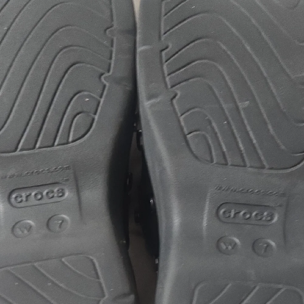 CROCS Black Sandals Size Women 7, Adjustable Straps - Picture 6 of 14